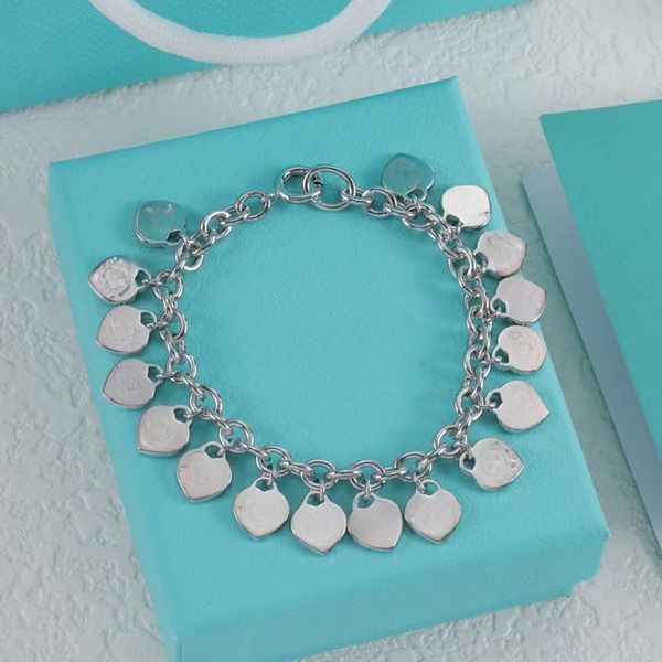 Designer Bracelet Fashionable Classic Letter Print Bracelet Heart-shaped Bracelet Women's charming bracelet High-Quality Jewelry Gift
